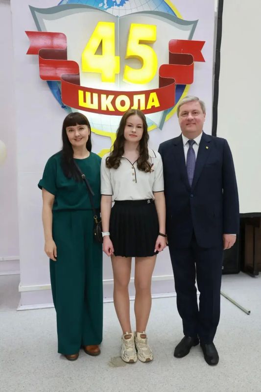 В школах Архангельска сегодня прозвенел последний звонок В школах Архангельска сегодня прозвенел последний звонок