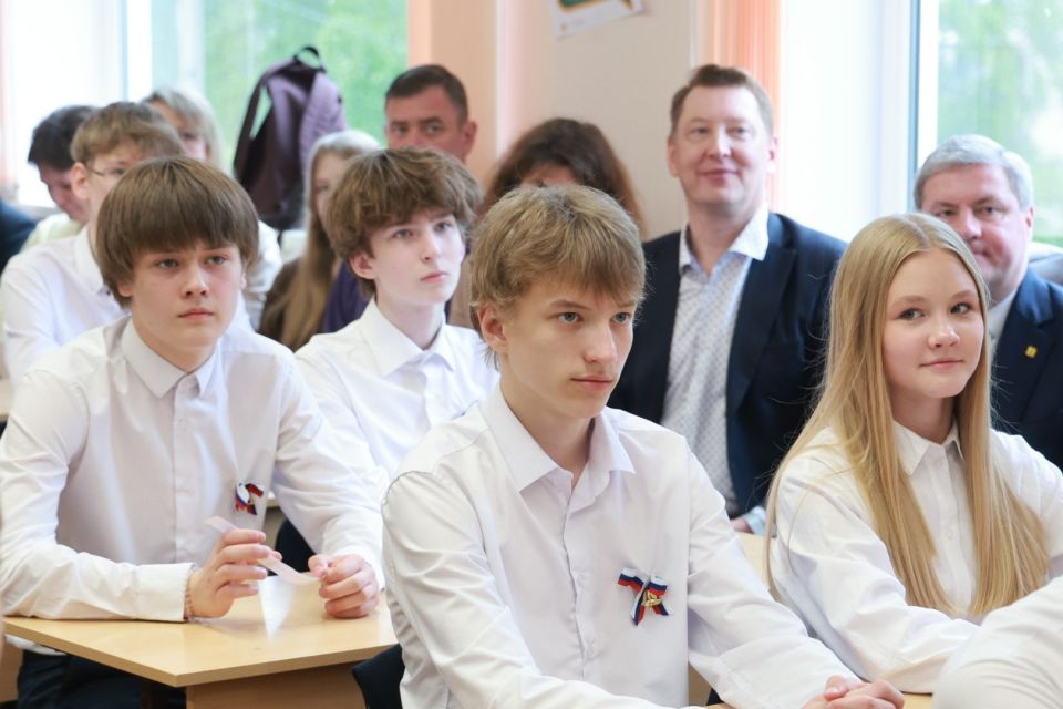 В Архангельске прозвенели последние звонки! В Архангельске прозвенели последние звонки!