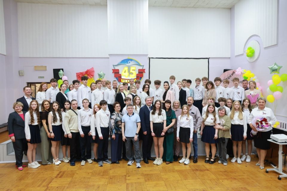 Почти 5400 выпускников в Архангельске отмечают последний звонок Почти 5400 выпускников в Архангельске отмечают последний звонок
