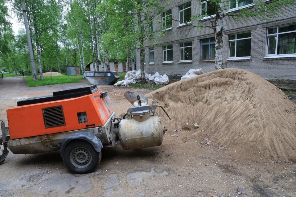 Сегодня вновь посетил школу № 55 в Маймаксе, где идёт капитальный ремонт Сегодня вновь посетил школу № 55 в Маймаксе, где идёт капитальный ремонт