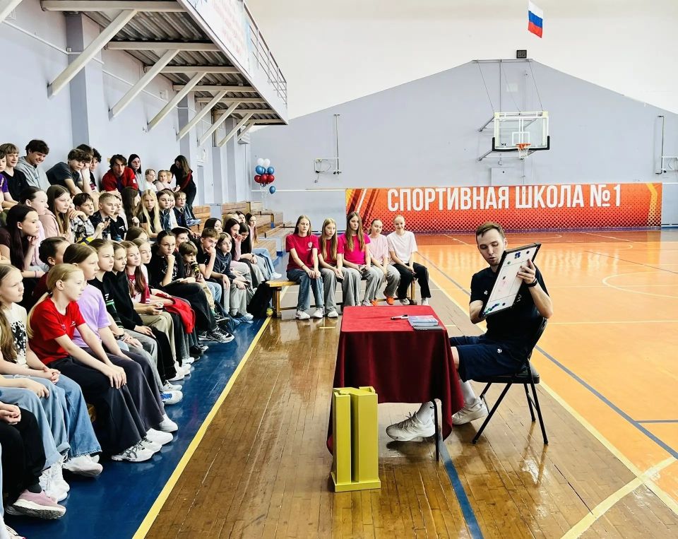 Тренировка с чемпионом!. Выпускник и воспитанник Спортивной школы №1 Евгений Баранов после победного сезона приехал Архангельск, чтобы провести мастер-класс по волейболу для юных спортсменов Тренировка с чемпионом!. Выпускник и воспитанник Спортивной школы №1 Евгений Баранов после победного сезона приехал Архангельск, чтобы провести мастер-класс по волейболу для юных спортсменов