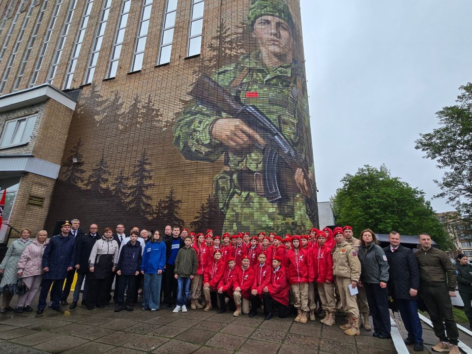 В память героя! Сегодня состоялось торжественное открытие мурала в честь Героя России Сергея Ванеева В память героя! Сегодня состоялось торжественное открытие мурала в честь Героя России Сергея Ванеева