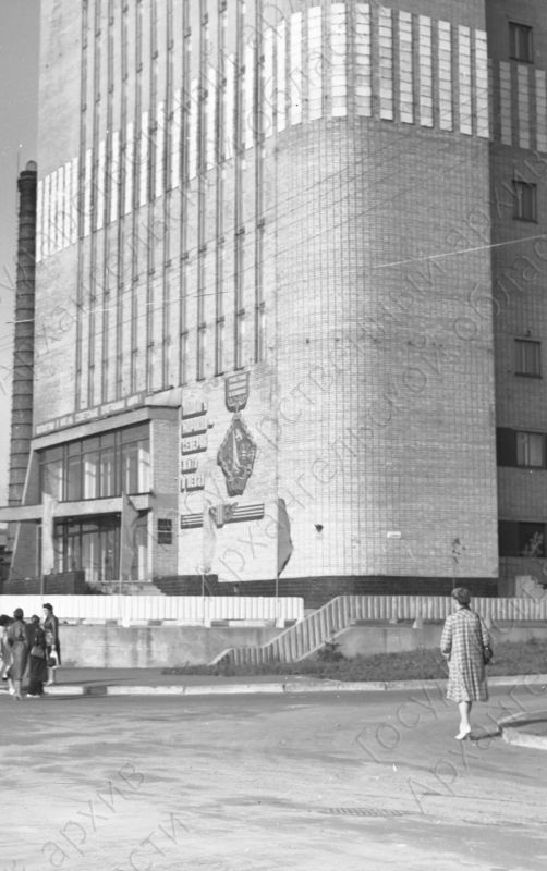В фотофонде Государственного архива Архангельской области хранится фотография А.И. Первова «Праздничное оформление Архангельского областного государственного архива в дни праздника 400-летия г. Архангельска» (1984 год)