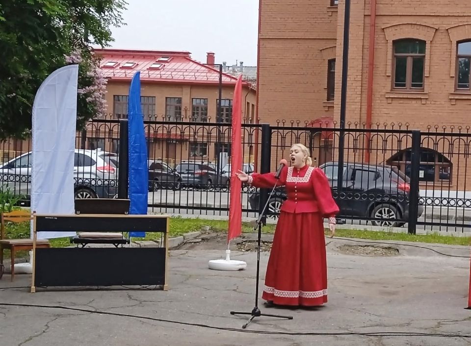 Каждую среду - живая музыка во дворике старинного особняка Каждую среду - живая музыка во дворике старинного особняка