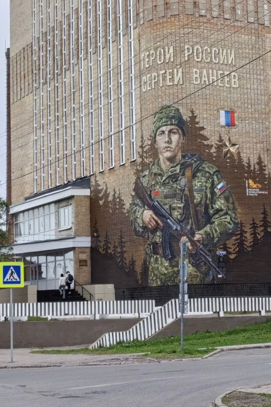 В фотофонде Государственного архива Архангельской области хранится фотография А.И. Первова «Праздничное оформление Архангельского областного государственного архива в дни праздника 400-летия г. Архангельска» (1984 год) В фотофонде Государственного архива Архангельской области хранится фотография А.И. Первова «Праздничное оформление Архангельского областного государственного архива в дни праздника 400-летия г. Архангельска» (1984 год)
