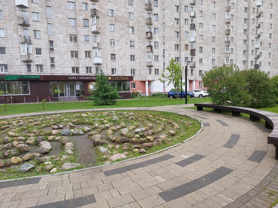 Когда город дышит весной. Цветущие ветви словно обрамляют этот тихий уголок – аллею на Воскресенской Когда город дышит весной. Цветущие ветви словно обрамляют этот тихий уголок – аллею на Воскресенской