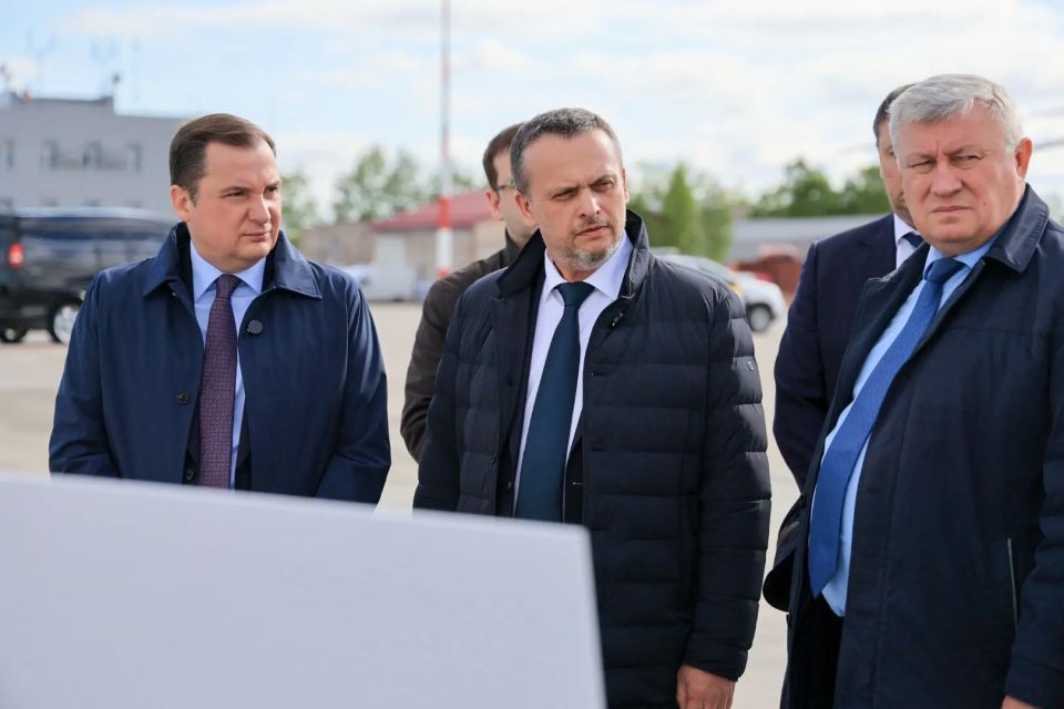 Александр Цыбульский: Рабочий день в Архангельске с Министром транспорта России Андреем Сергеевичем Никитиным начали с нашего аэропорта Александр Цыбульский: Рабочий день в Архангельске с Министром транспорта России Андреем Сергеевичем Никитиным начали с нашего аэропорта