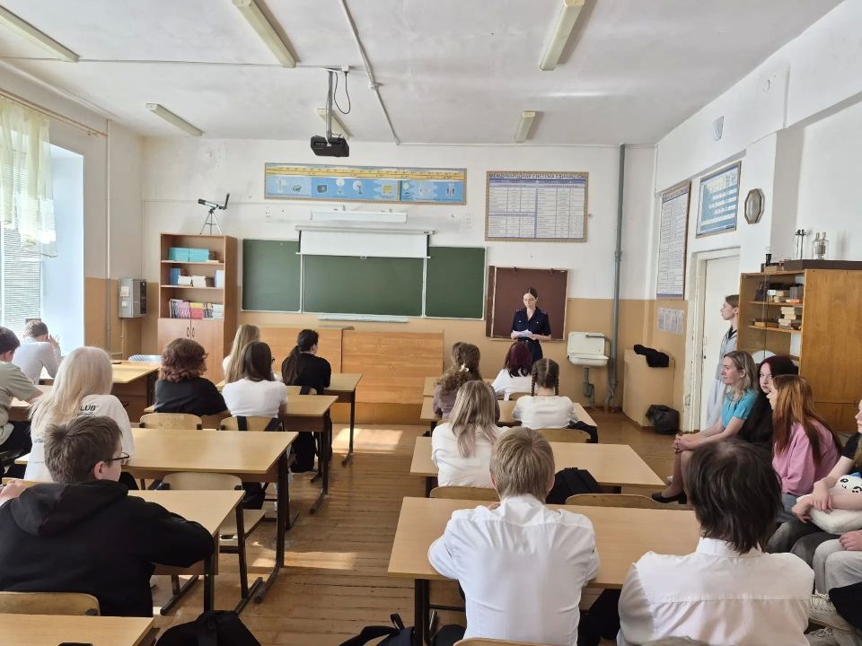 «Легкий заработок» с тяжёлыми последствиями: следователи рассказали ученикам школы №76 Котласа об опасности дропперства