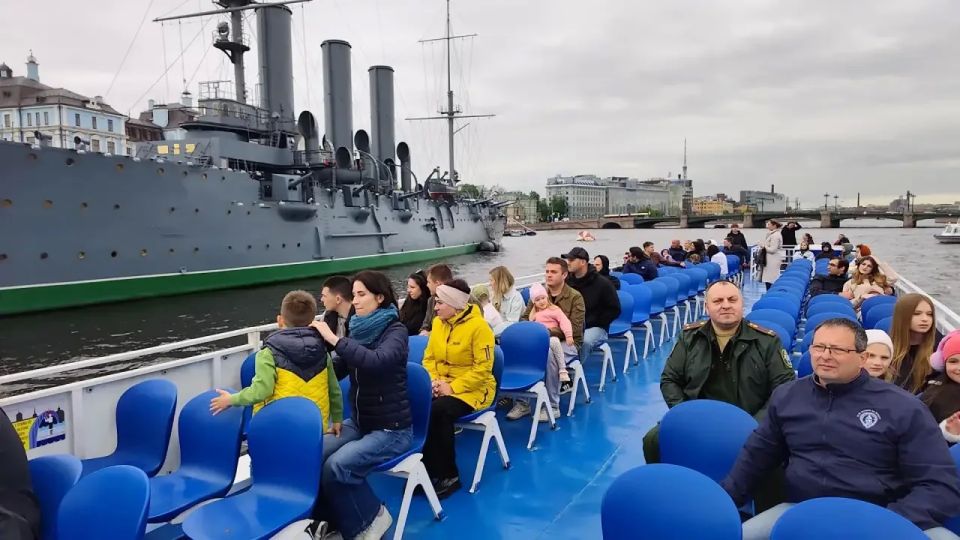 Следователи военных следственных органов СК России в разных регионах страны поздравили детей с праздником Следователи военных следственных органов СК России в разных регионах страны поздравили детей с праздником