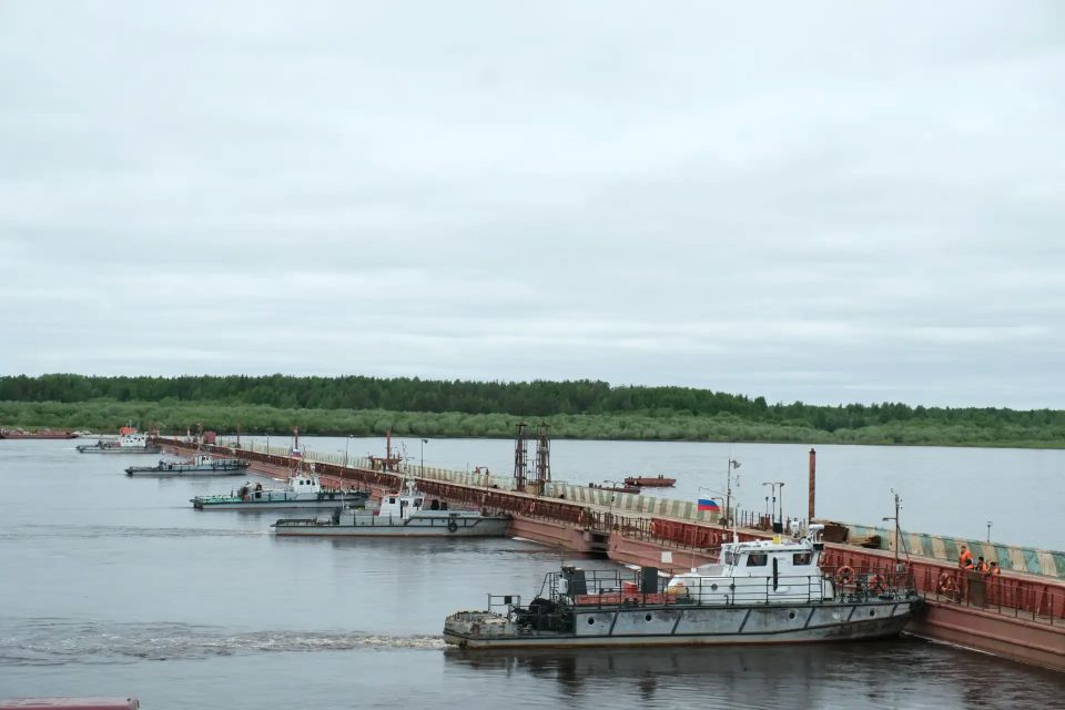 В Котласе в рекордно ранний срок установили и открыли мост через Вычегду