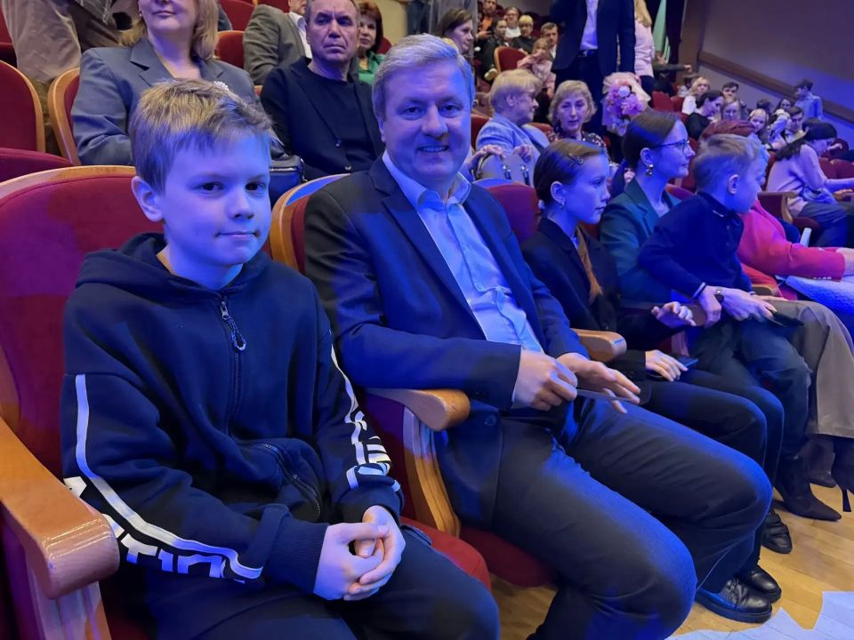 Сегодня с сыном посмотрели премьеру музыкального спектакля «Вай-о-Лет» по сказкам архангельского автора Елены Казакевич Сегодня с сыном посмотрели премьеру музыкального спектакля «Вай-о-Лет» по сказкам архангельского автора Елены Казакевич