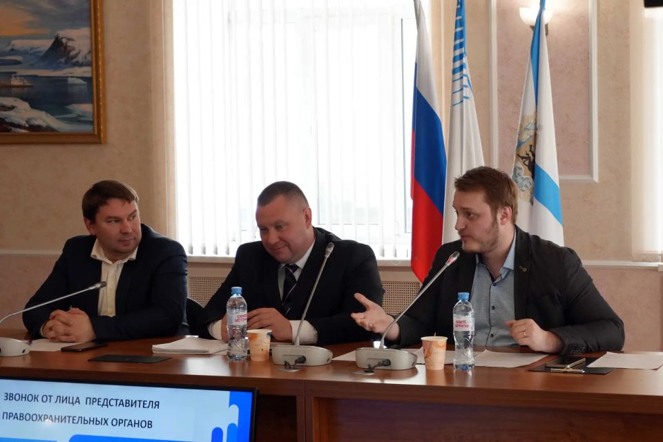 В Северном (Арктическом) федеральном университете имени М.В. Ломоносова состоялся ежегодный круглый стол «Терроризм и экстремизм: что нужно знать, чтобы обезопасить себя и близких?» В Северном (Арктическом) федеральном университете имени М.В. Ломоносова состоялся ежегодный круглый стол «Терроризм и экстремизм: что нужно знать, чтобы обезопасить себя и близких?»