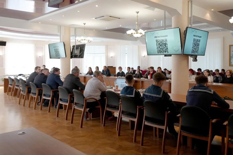В Северном (Арктическом) федеральном университете имени М.В. Ломоносова состоялся ежегодный круглый стол «Терроризм и экстремизм: что нужно знать, чтобы обезопасить себя и близких?» В Северном (Арктическом) федеральном университете имени М.В. Ломоносова состоялся ежегодный круглый стол «Терроризм и экстремизм: что нужно знать, чтобы обезопасить себя и близких?»