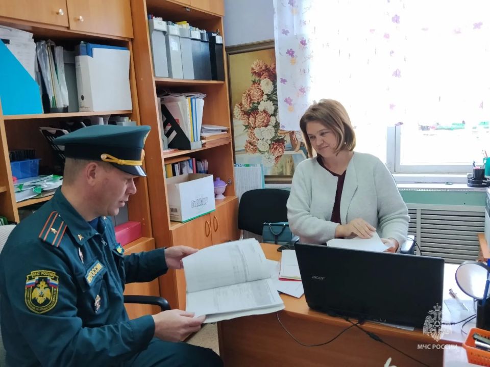 В Пинежском районе проверили безопасность зданий, где находятся малыши В Пинежском районе проверили безопасность зданий, где находятся малыши