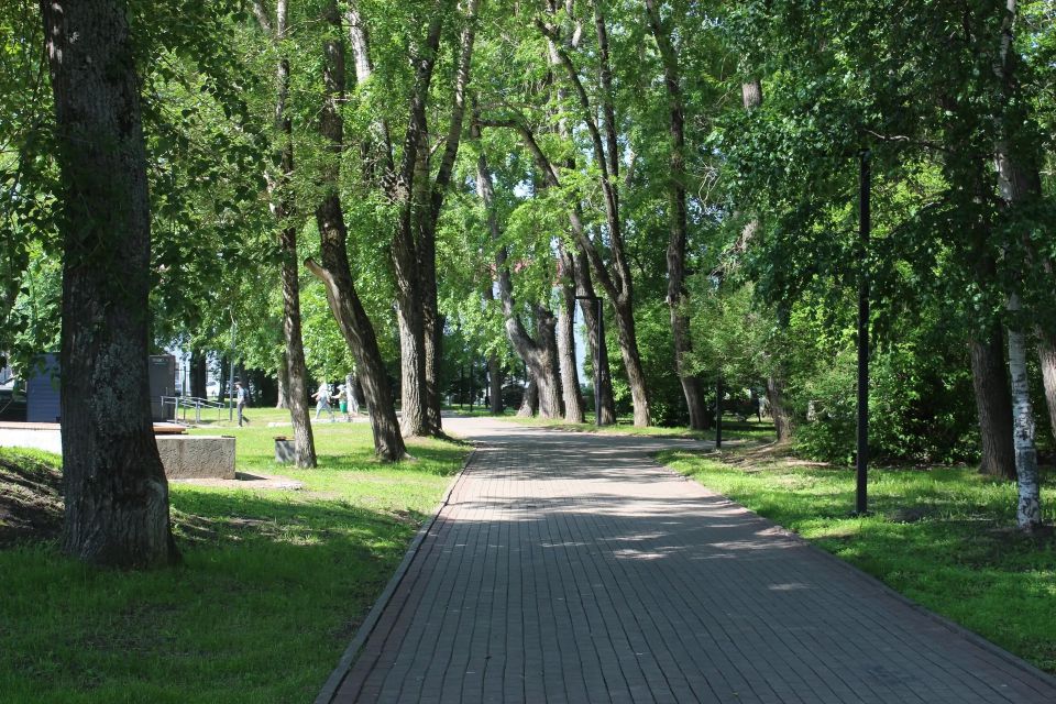 Петровский парк обработали от клещей Петровский парк обработали от клещей
