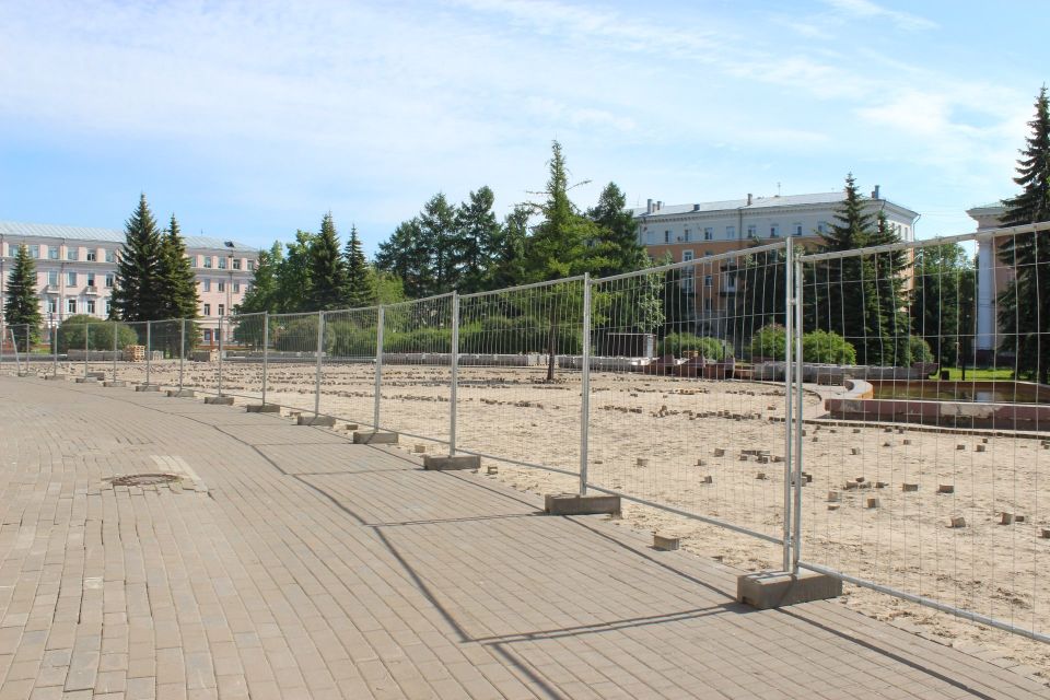 центре Архангельска начался ремонт площади перед театром драмы и фонтанов центре Архангельска начался ремонт площади перед театром драмы и фонтанов