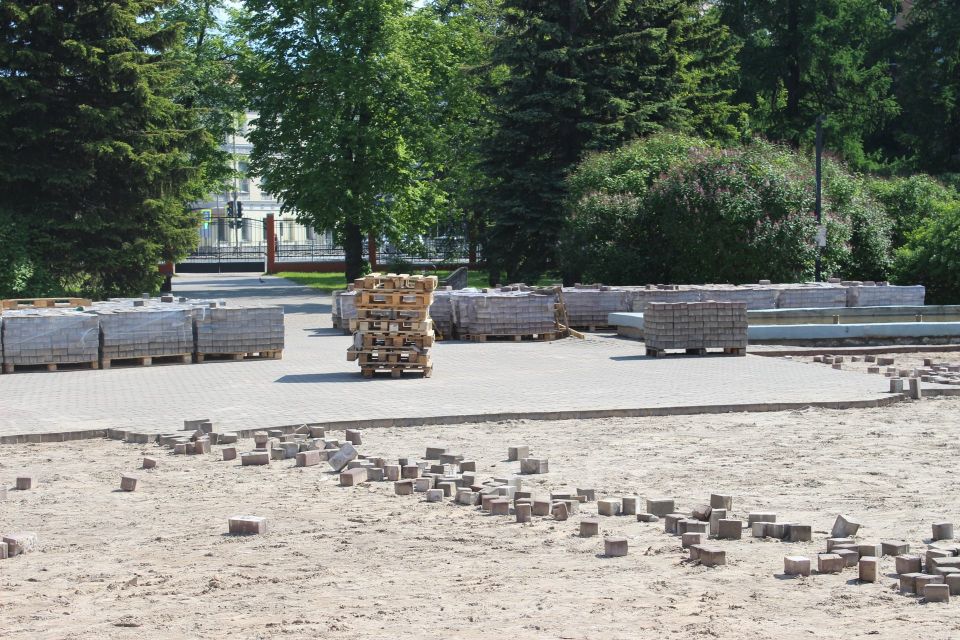 центре Архангельска начался ремонт площади перед театром драмы и фонтанов центре Архангельска начался ремонт площади перед театром драмы и фонтанов