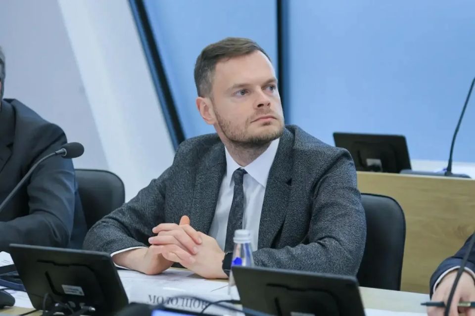 Александр Цыбульский: Вместе с Министром промышленности и торговли России Антоном Алихановым и генеральным директором Российского экспортного центра Вероникой Никишиной провели заседание комиссии Госсовета по направлению... Александр Цыбульский: Вместе с Министром промышленности и торговли России Антоном Алихановым и генеральным директором Российского экспортного центра Вероникой Никишиной провели заседание комиссии Госсовета по направлению...