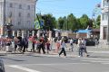 На Воскресенской в центре Архангельска светофор накренился, но продолжает работать