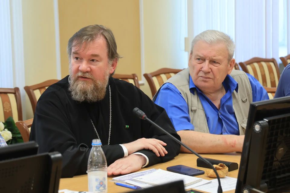Общественный совет города одобрил эскиз флага Архангельска Общественный совет города одобрил эскиз флага Архангельска