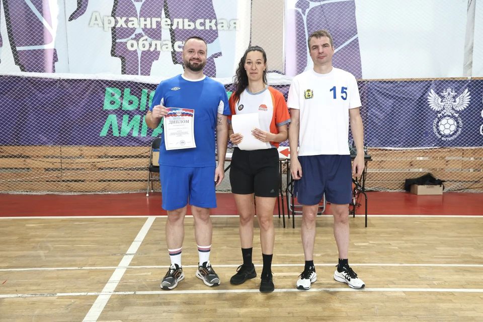 В «Норд-Арене» кипели баскетбольные баталии В «Норд-Арене» кипели баскетбольные баталии