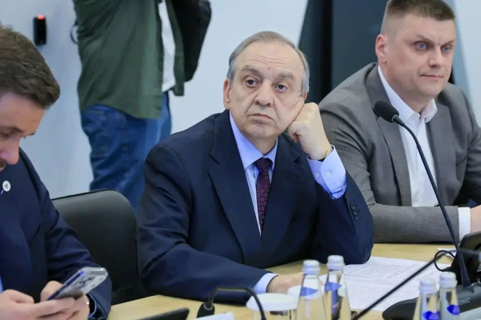 Александр Цыбульский: Вместе с Министром промышленности и торговли России Антоном Алихановым и генеральным директором Российского экспортного центра Вероникой Никишиной провели заседание комиссии Госсовета по направлению... Александр Цыбульский: Вместе с Министром промышленности и торговли России Антоном Алихановым и генеральным директором Российского экспортного центра Вероникой Никишиной провели заседание комиссии Госсовета по направлению...