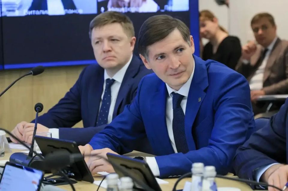 Александр Цыбульский: Вместе с Министром промышленности и торговли России Антоном Алихановым и генеральным директором Российского экспортного центра Вероникой Никишиной провели заседание комиссии Госсовета по направлению... Александр Цыбульский: Вместе с Министром промышленности и торговли России Антоном Алихановым и генеральным директором Российского экспортного центра Вероникой Никишиной провели заседание комиссии Госсовета по направлению...