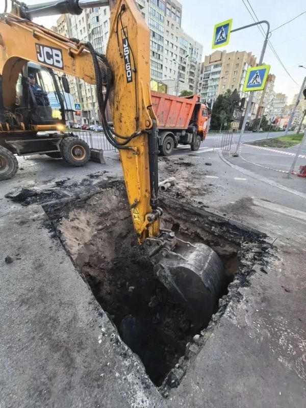В Архангельске устраняют аварию на канализационных сетях В Архангельске устраняют аварию на канализационных сетях