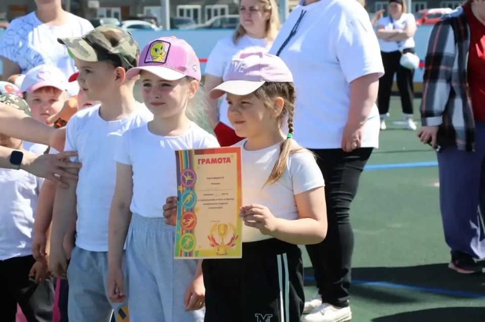 Александр Цыбульский: В Карпогорах сегодня большое событие – открыли новый стадион, построенный по госпрограмме «Комплексное развитие сельских территорий» Александр Цыбульский: В Карпогорах сегодня большое событие – открыли новый стадион, построенный по госпрограмме «Комплексное развитие сельских территорий»