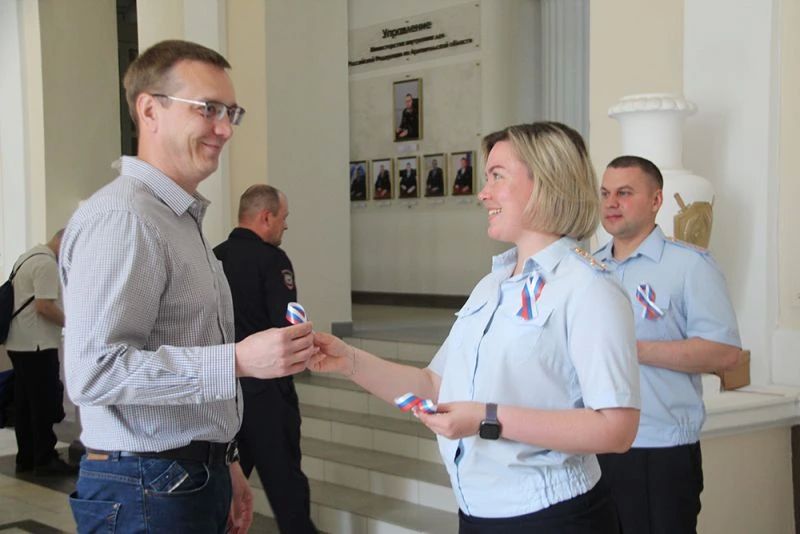 УМВД России по Архангельской области присоединилось к Всероссийской акции «Российский триколор» УМВД России по Архангельской области присоединилось к Всероссийской акции «Российский триколор»