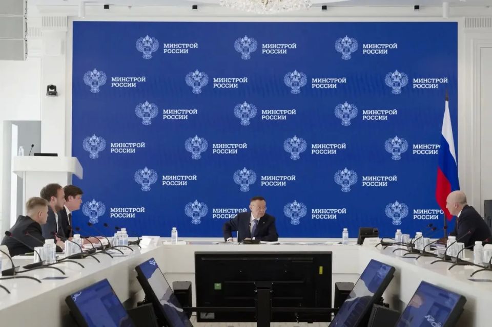 Глава Минстроя России Ирек Файзуллин принял участие в заседании штаба по вопросам сохранения и развития Соловецкого архипелага Глава Минстроя России Ирек Файзуллин принял участие в заседании штаба по вопросам сохранения и развития Соловецкого архипелага