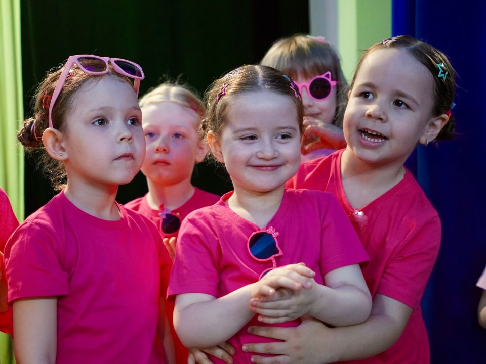 Нравится детям - удобно родителям! Благодаря сотрудничеству со спортивными клубами "Играй-пинай" / "Играй-танцуй" и "Кружок" у дошколят есть возможность заниматься футболом и хореографией с профессиональными тренерами прямо... Нравится детям - удобно родителям! Благодаря сотрудничеству со спортивными клубами "Играй-пинай" / "Играй-танцуй" и "Кружок" у дошколят есть возможность заниматься футболом и хореографией с профессиональными тренерами прямо...