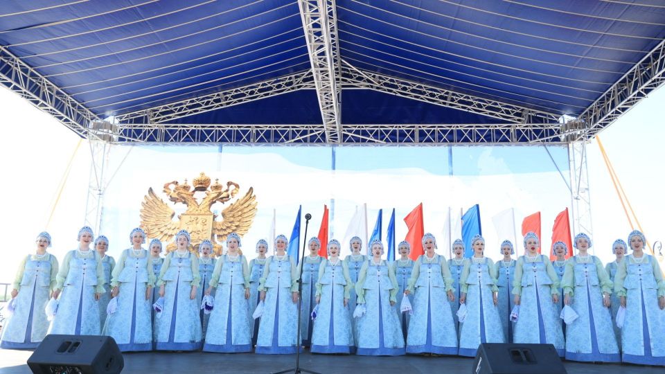 На Красной Пристани торжественно встретили День России На Красной Пристани торжественно встретили День России