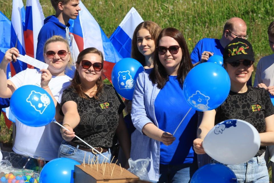 На Красной Пристани торжественно встретили День России На Красной Пристани торжественно встретили День России