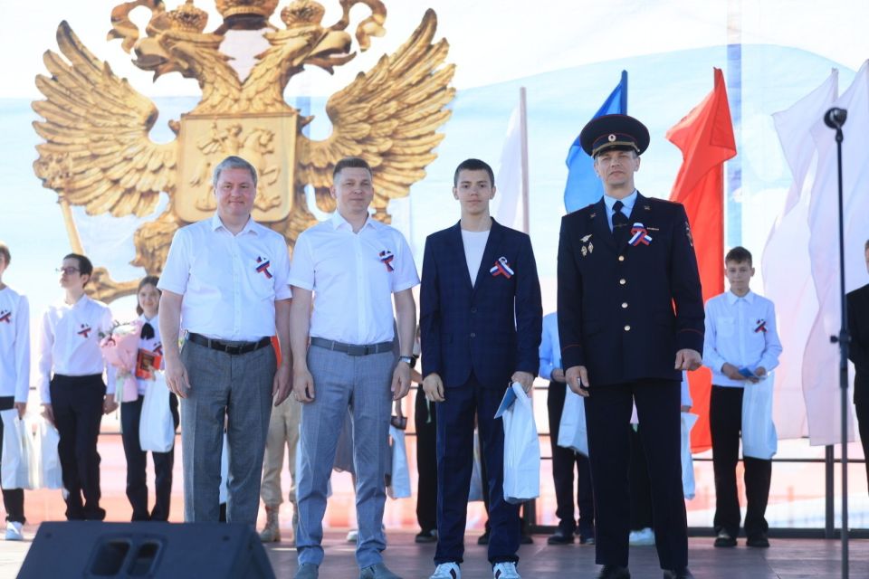 На Красной Пристани торжественно встретили День России На Красной Пристани торжественно встретили День России