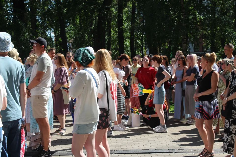 Петровском парке сегодня днём было оживлённо Петровском парке сегодня днём было оживлённо