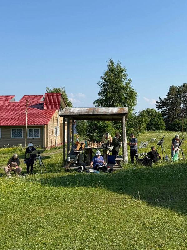 На Кий-острове — пленэр!. Художники из Архангельска, Северодвинска, Москвы, Санкт-Петербурга и других городов собрались на живописном острове в Белом море На Кий-острове — пленэр!. Художники из Архангельска, Северодвинска, Москвы, Санкт-Петербурга и других городов собрались на живописном острове в Белом море