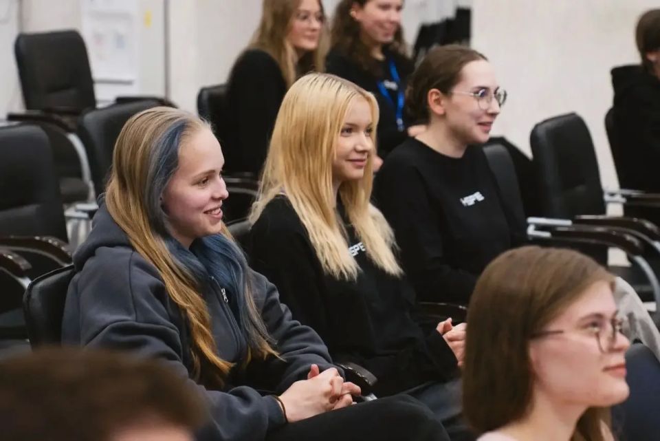 Александр Цыбульский: В Архангельске уже несколько лет развивается проект, который помогает молодым людям говорить о психологии свободно Александр Цыбульский: В Архангельске уже несколько лет развивается проект, который помогает молодым людям говорить о психологии свободно