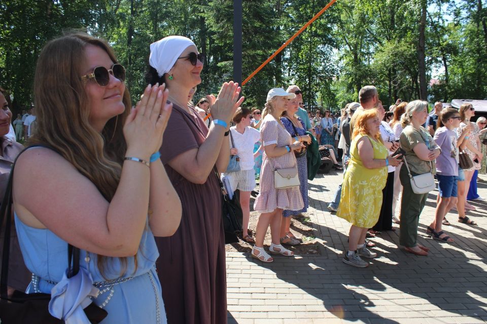 Петровском парке сегодня днём было оживлённо Петровском парке сегодня днём было оживлённо