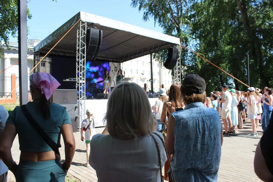 Петровском парке сегодня днём было оживлённо Петровском парке сегодня днём было оживлённо