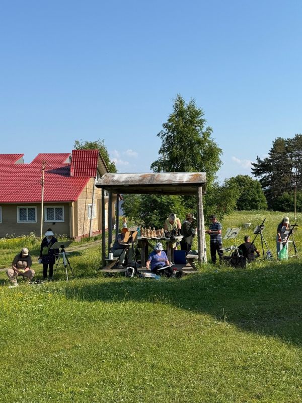 На Кий-острове — пленэр!. Художники из Архангельска, Северодвинска, Москвы, Санкт-Петербурга и других городов собрались на живописном острове в Белом море На Кий-острове — пленэр!. Художники из Архангельска, Северодвинска, Москвы, Санкт-Петербурга и других городов собрались на живописном острове в Белом море