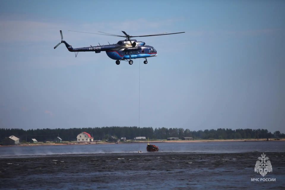 В Белом море отработали спасение людей, терпящих бедствие на море В Белом море отработали спасение людей, терпящих бедствие на море