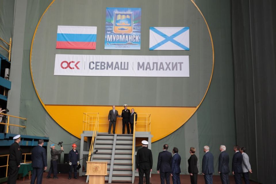 Сегодня на предприятии «Севмаш» в Северодвинске заложили многоцелевую атомную подводную лодку с крылатыми ракетами «Мурманск» проекта 885М «Ясень-М» Сегодня на предприятии «Севмаш» в Северодвинске заложили многоцелевую атомную подводную лодку с крылатыми ракетами «Мурманск» проекта 885М «Ясень-М»
