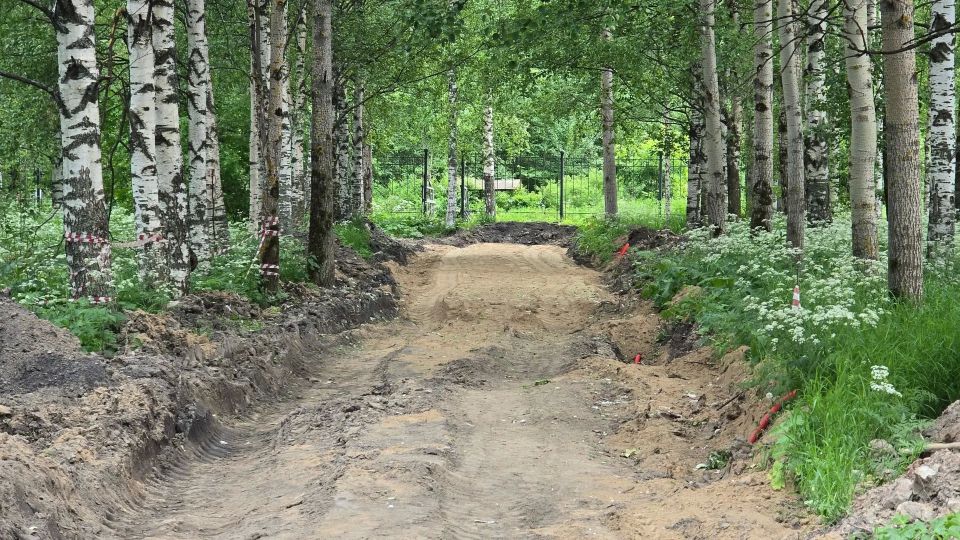 В парке имени Ломоносова Архангельска подрядчик обустраивает дренажную систему В парке имени Ломоносова Архангельска подрядчик обустраивает дренажную систему