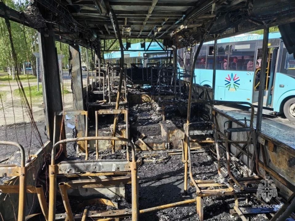 В Архангельске пожарные ликвидировали возгорание пассажирского автобуса В Архангельске пожарные ликвидировали возгорание пассажирского автобуса