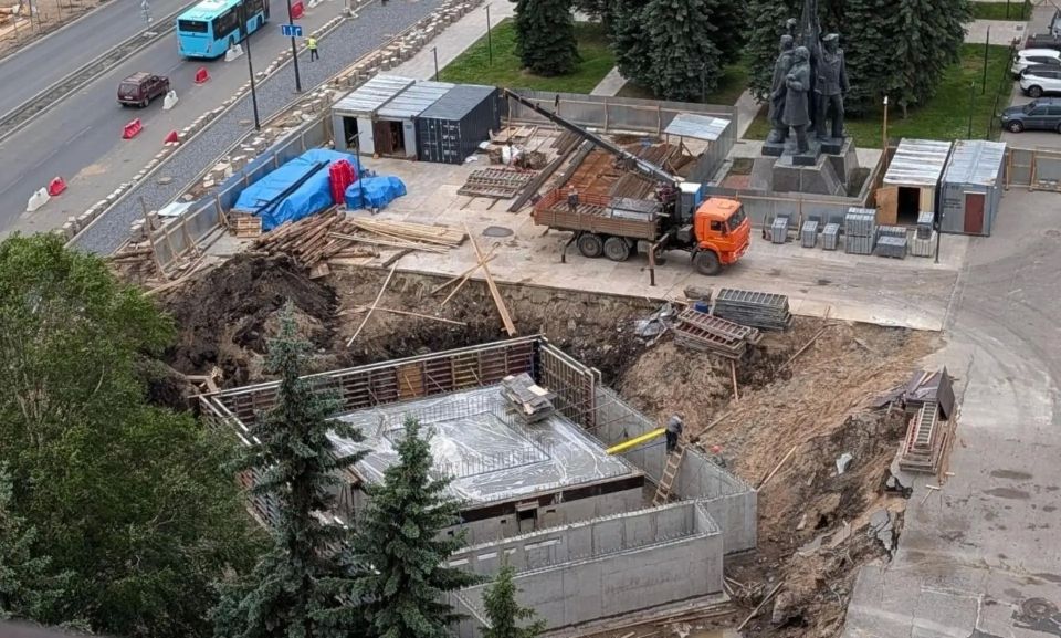 Фонтан у Дворца спорта в Архангельске: стройка продолжается