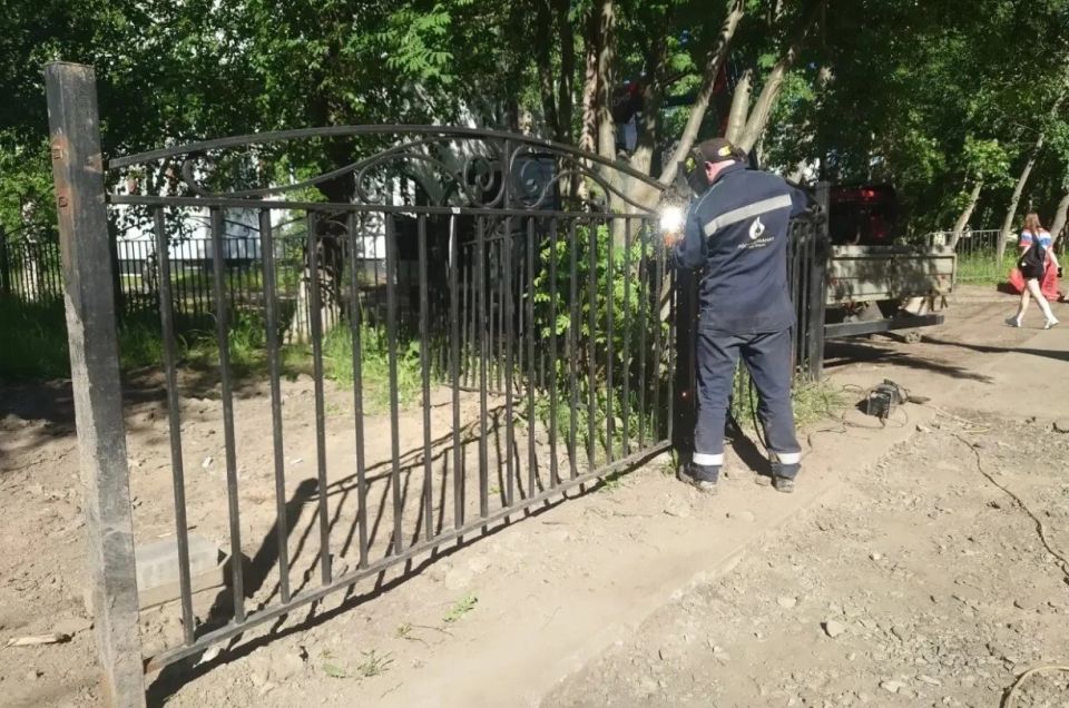 От газонов к асфальту: «РВК-Архангельск» завершает благоустройство после зимних разрытий От газонов к асфальту: «РВК-Архангельск» завершает благоустройство после зимних разрытий
