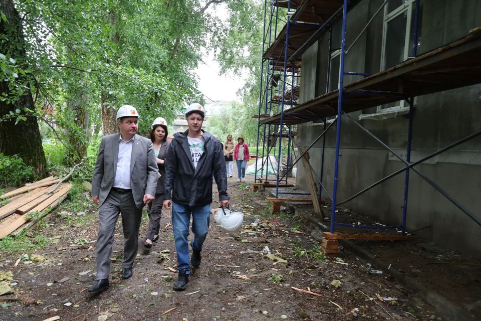 Сегодня проверил ход ремонта в Детской школе искусств №31 на Левом берегу Сегодня проверил ход ремонта в Детской школе искусств №31 на Левом берегу