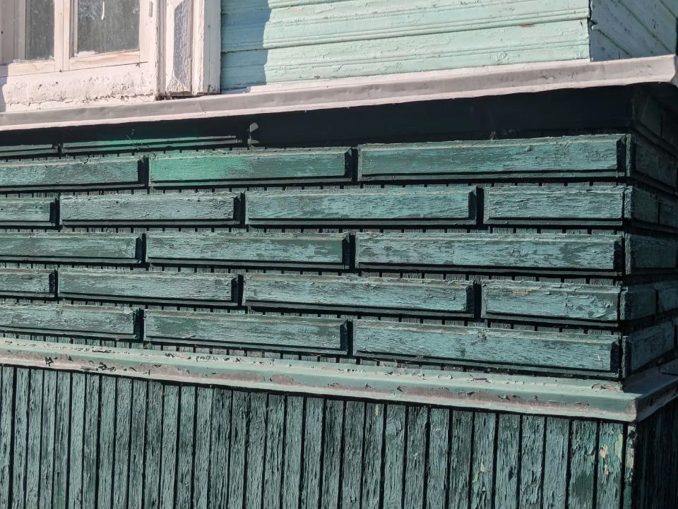На Чумбаровке можно увидеть «деревянные кирпичи» На Чумбаровке можно увидеть «деревянные кирпичи»