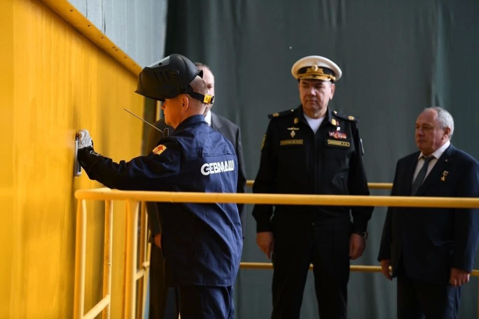 На Севмаше заложили атомный подводный крейсер «Мурманск» проекта «Ясень-М» На Севмаше заложили атомный подводный крейсер «Мурманск» проекта «Ясень-М»